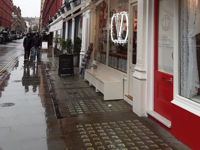 Shreeji Newsagents, London W1u 7pt, London: stop on “Una tarde tranquila al oeste de Londres” (6)