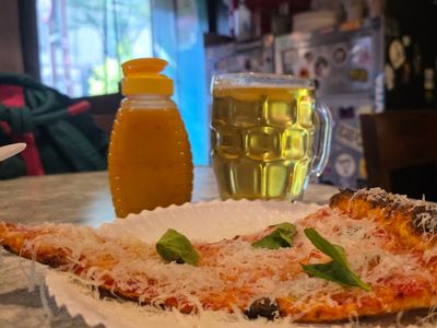 HANK’S Pizza Choza
