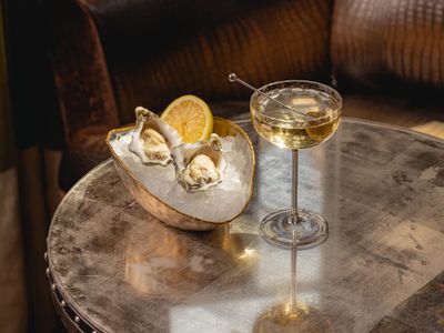 The Connaught Bar, 16 Carlos Pl, London: stop on “Una tarde tranquila al oeste de Londres”