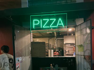 HANK’S Pizza Choza, Roma Norte, Mexico City: stop on “Sunday” (6)