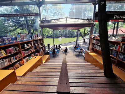 Librería Porrúa, Av Grutas S N, CDMX: parada en “Espacios, libros y diseño en CDMX” (4)