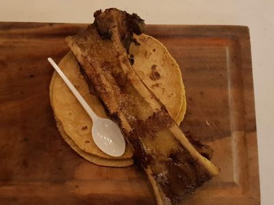 Con Branko Grill House, Rincón del Colibrí: parada en “Paseo de Peach” (3)